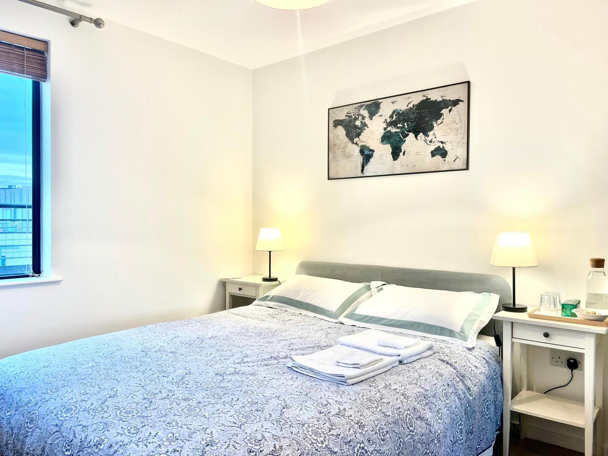 The Room King Size Bed And Private Bathroom Дъблин Екстериор снимка