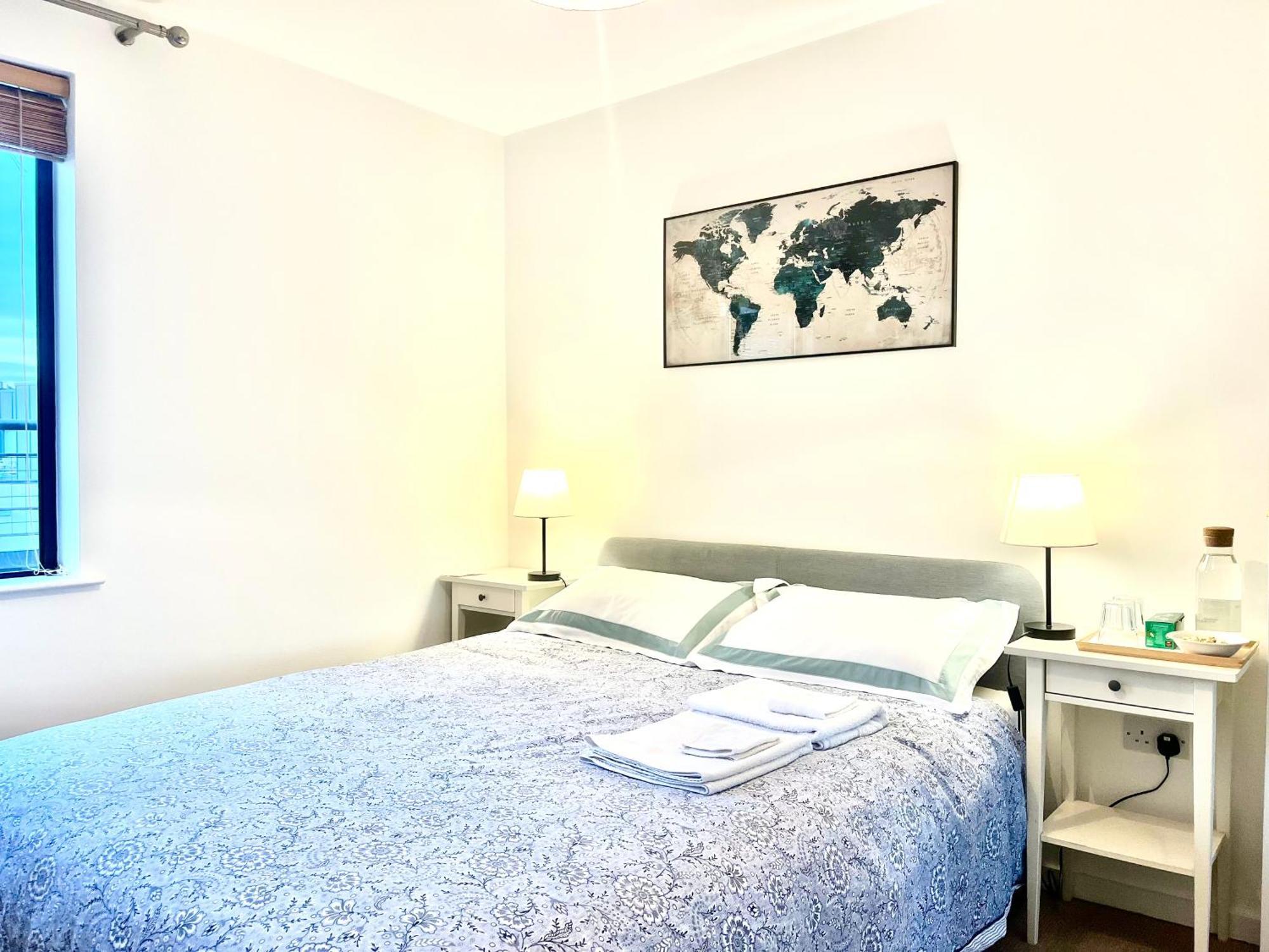The Room King Size Bed And Private Bathroom Дъблин Екстериор снимка