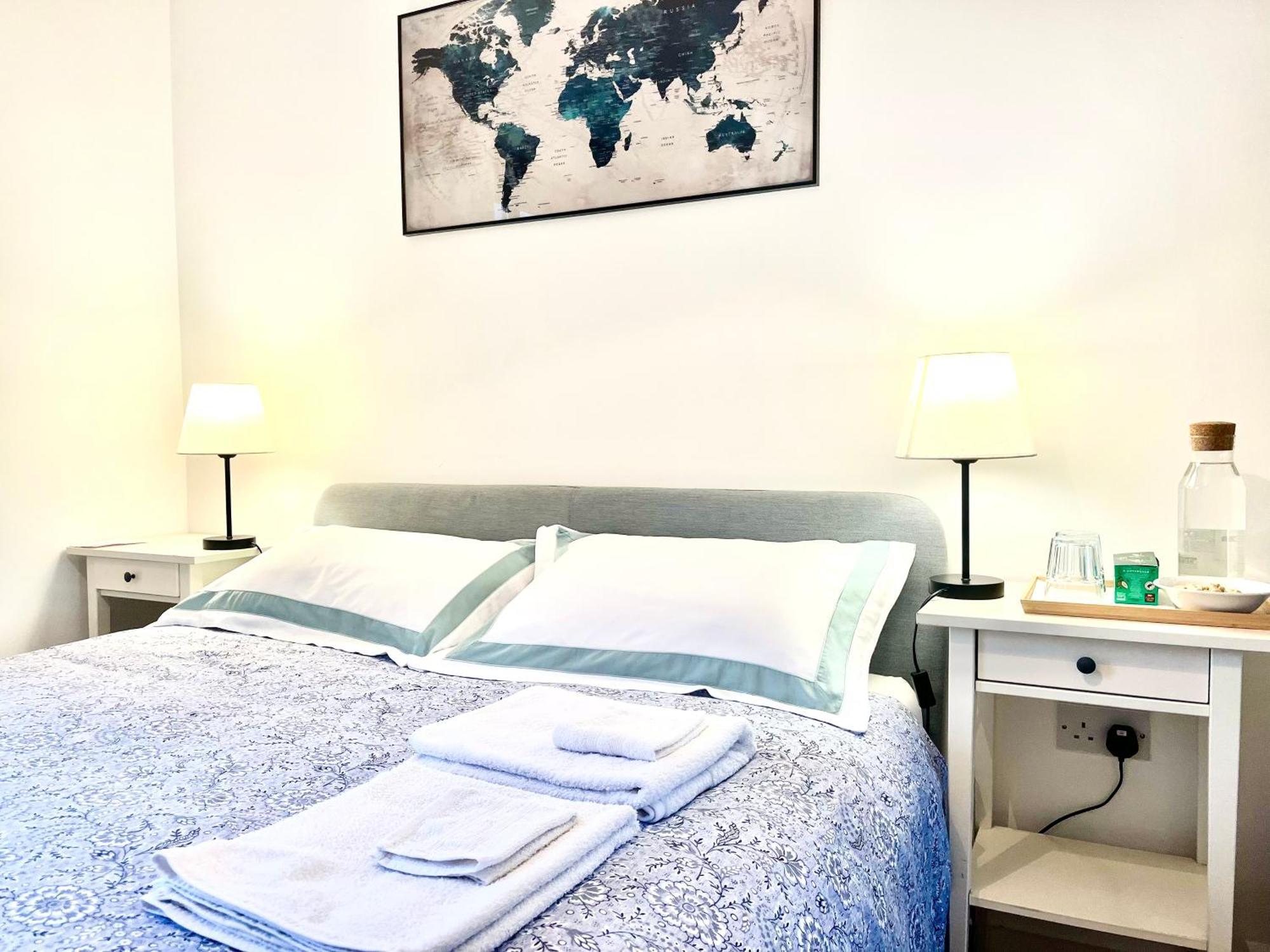The Room King Size Bed And Private Bathroom Дъблин Екстериор снимка